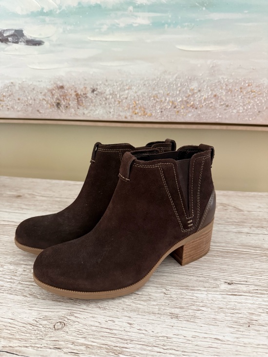 Clarks Shoes - Clarks Artisan Maypearl Daisy Dark Brown Suede Booties - Size 7.5